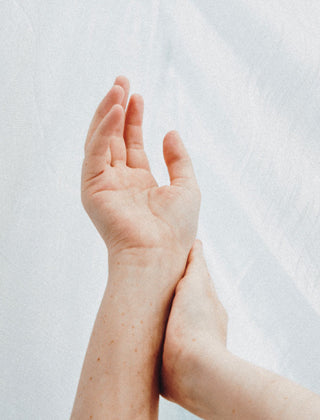 PROTECTION, EVERYWHERE. THERE ARE SEVERAL POSSIBILITIES TO PROTECT US AND THE PEOPLE WE CARE: DEEPLY CLEANSING YOUR SKIN AND DISINFECTING YOUR HANDS ARE AMONG THEM. GFL Gel for Life HAND CLEANSING GEL.